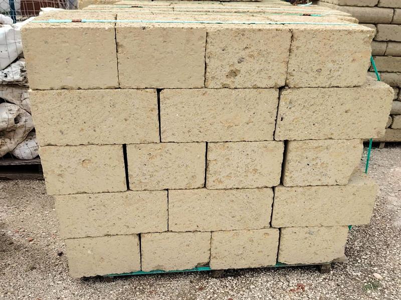 Mattone Tufo Giallo 37x25x20