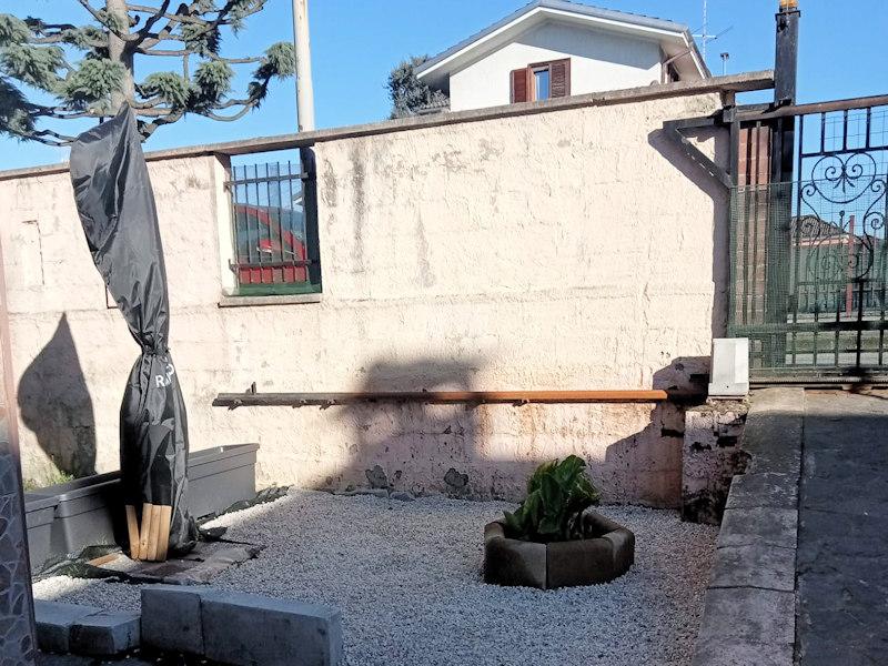 Vedi le altre foto - Aiuola Tufo Circolare Piccola Little Circular Flowerbed