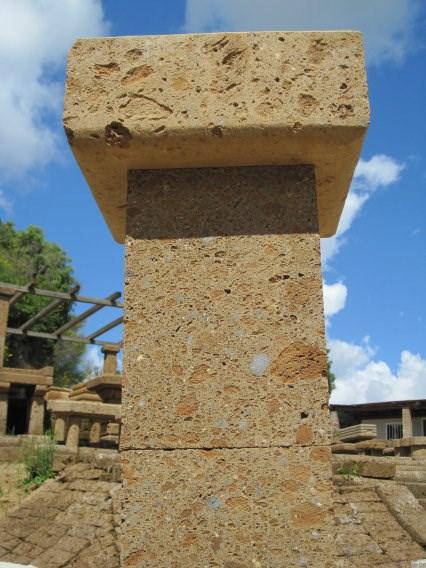 Colonna Tufo Componibile Taglio Diamante