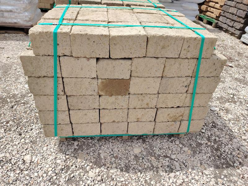 Mattone Tufo Giallo 20x16x11