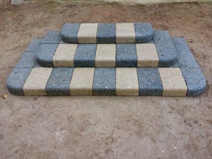 Scalinata In Tufo  Bicolore