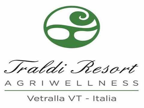 Resort Ristrutturato Con Varie Tipologie Di Tufo : Pavimentazioni , Rivestimenti , Muretti , Panchine Da Giardino